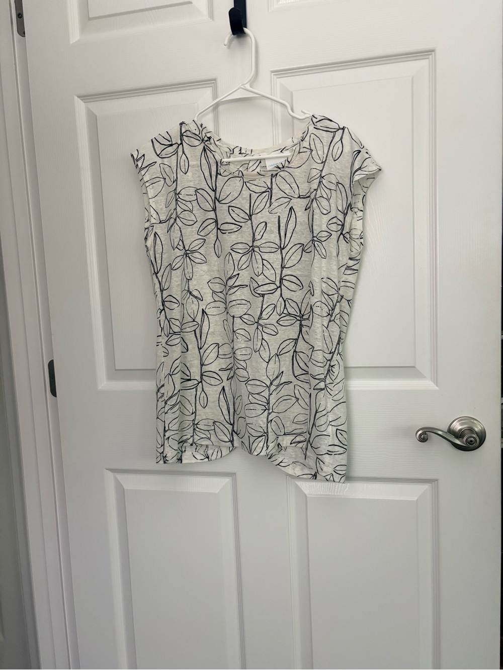 Cynthia Rowley Cream Short Sleeve Button-Down Top with Black Leaf Print